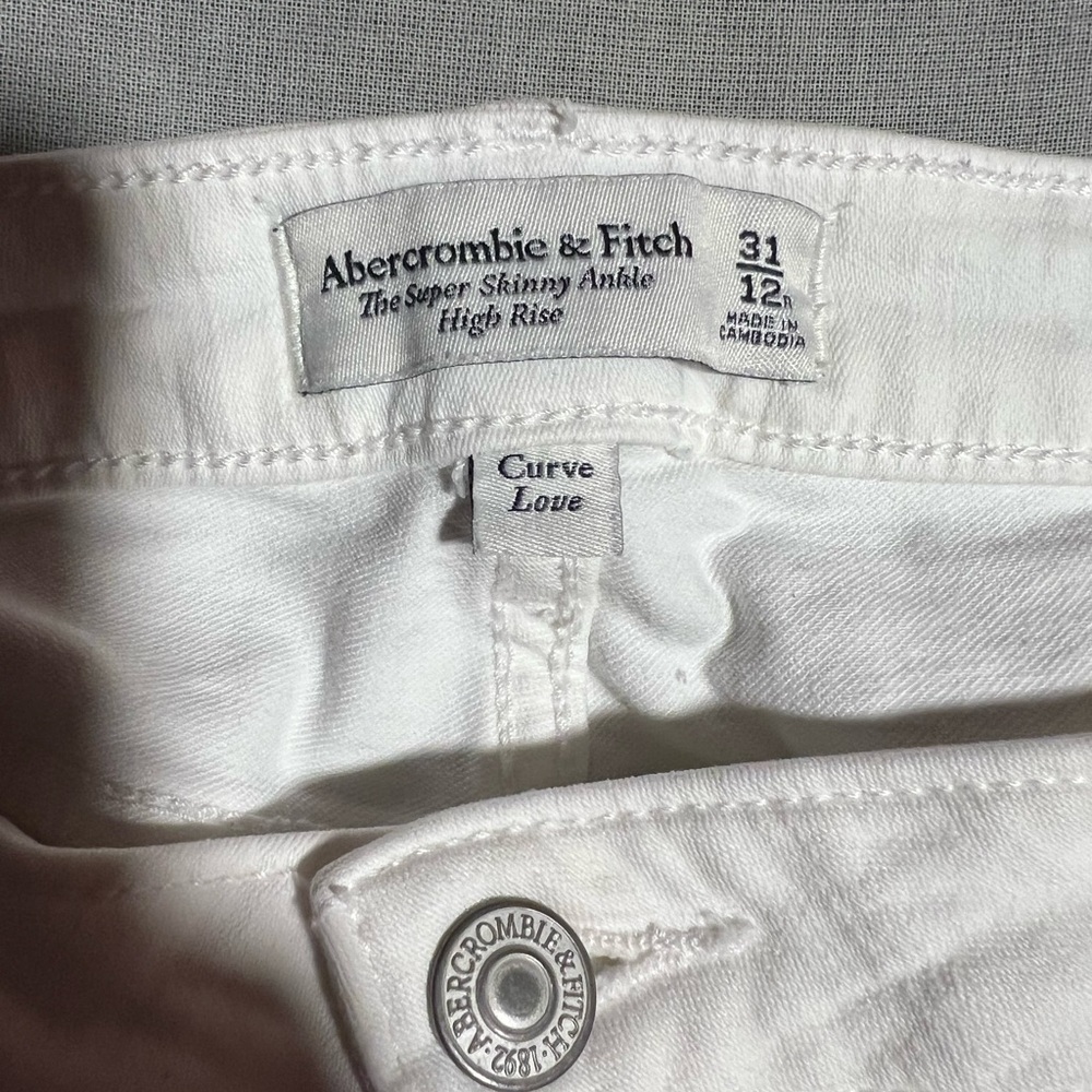 Abercrombie & Fitch White High Rise Jeans - Picture 2 of 4